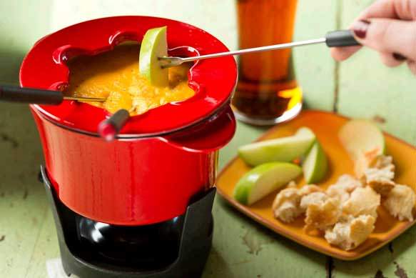 Rustic Saison Beer and Cheddar Fondue Rustic Saison Beer and Cheddar Fondue